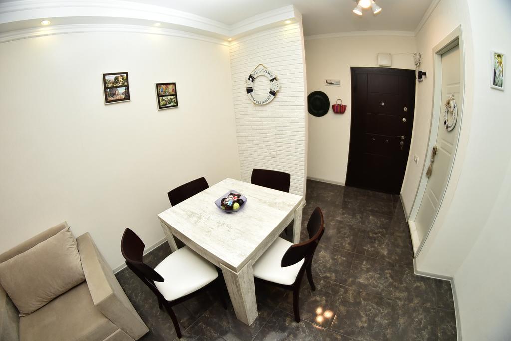 Stars Apartment Μπατούμι Εξωτερικό φωτογραφία
